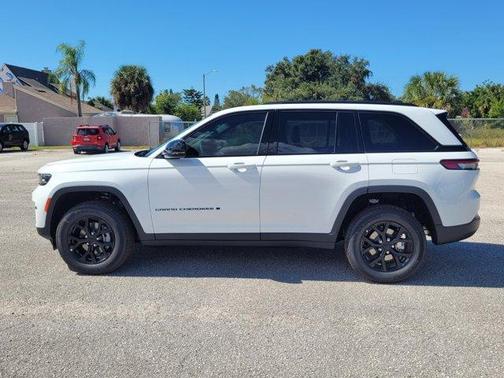 2025 Jeep Grand Cherokee Laredo
