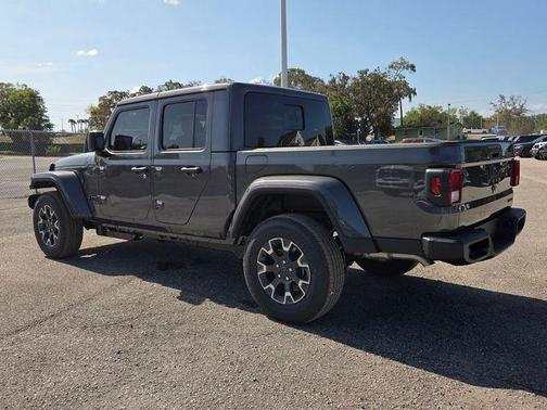 Granite Crystal Clearcoat Metallic 2026 Jeep Gladiator Sport