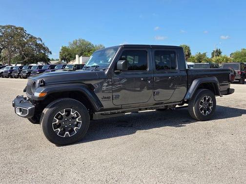 Granite Crystal Clearcoat Metallic 2026 Jeep Gladiator Sport