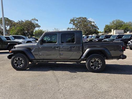 Granite Crystal Clearcoat Metallic 2026 Jeep Gladiator Sport