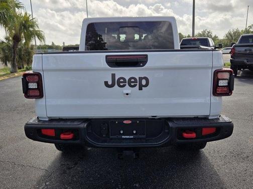 Bright White Clearcoat 2025 Jeep Gladiator Rubicon