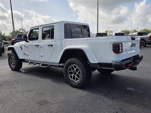 Bright White Clearcoat 2025 Jeep Gladiator Rubicon