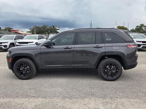 Metallic 2026 Jeep Grand Cherokee Laredo