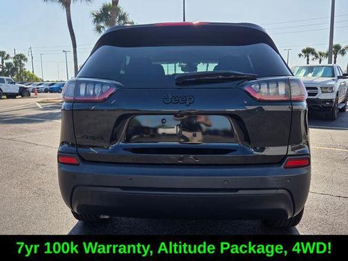 Diamond Black 2023 Jeep Cherokee Altitude Lux