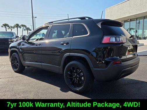 Diamond Black 2023 Jeep Cherokee Altitude Lux