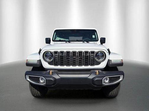 Bright White Clearcoat 2026 Jeep Gladiator 85th Anniversary Edition