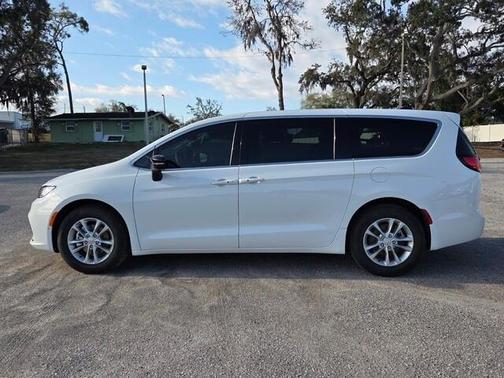 Bright White Clearcoat 2026 Chrysler Pacifica Select