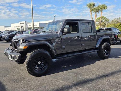 2022 Jeep Gladiator Sport