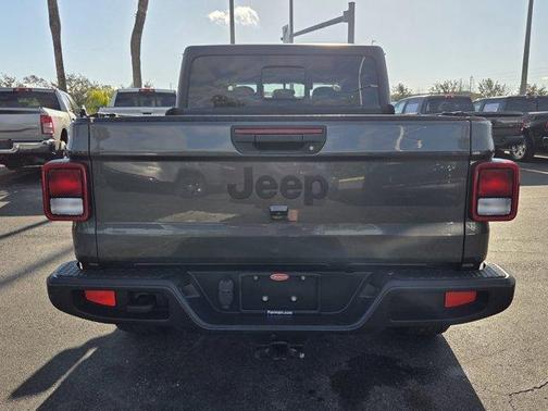 2022 Jeep Gladiator Sport