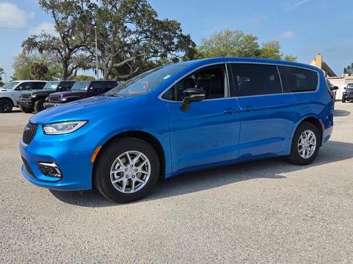 Hydro Blue Pearlcoat 2026 Chrysler Pacifica Select
