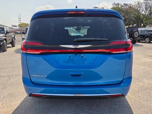 Hydro Blue Pearlcoat 2026 Chrysler Pacifica Select