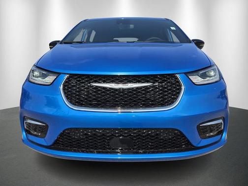 Hydro Blue Pearlcoat 2026 Chrysler Pacifica Select