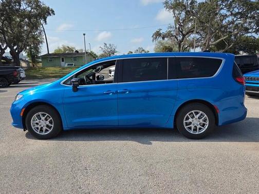 Hydro Blue Pearlcoat 2026 Chrysler Pacifica Select