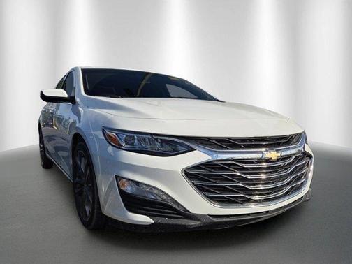 Summit White 2023 Chevrolet Malibu 2LT