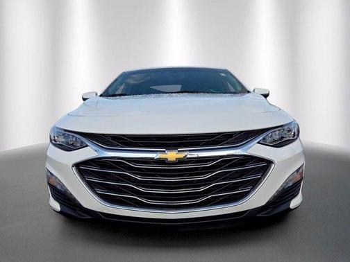 Summit White 2023 Chevrolet Malibu 2LT