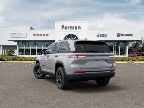 Silver Zynith 2026 Jeep Grand Cherokee Laredo