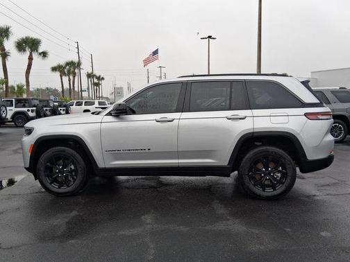 2026 Jeep Grand Cherokee Laredo