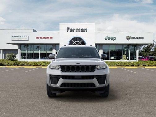 Silver Zynith 2026 Jeep Grand Cherokee Laredo