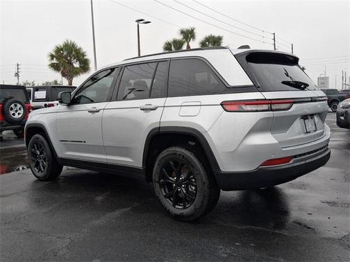 2026 Jeep Grand Cherokee Laredo