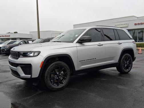 2026 Jeep Grand Cherokee Laredo