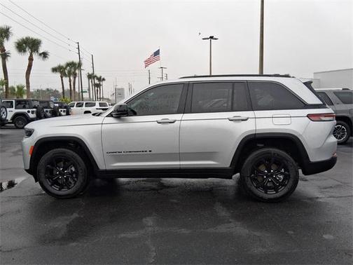 2026 Jeep Grand Cherokee Laredo