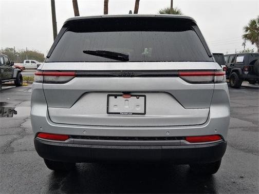 2026 Jeep Grand Cherokee Laredo