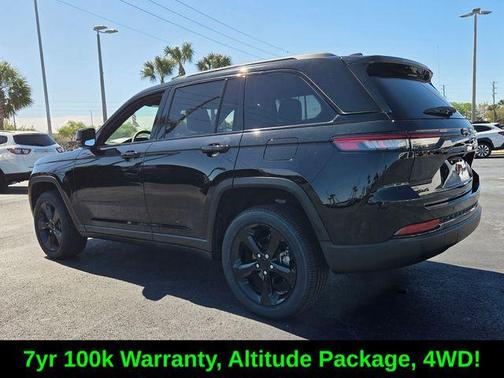 Diamond Black 2023 Jeep Grand Cherokee Altitude