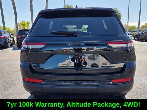 Diamond Black 2023 Jeep Grand Cherokee Altitude