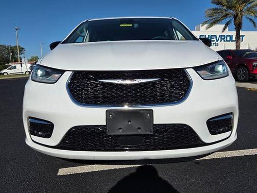 Bright White Clearcoat 2024 Chrysler Pacifica Touring-L