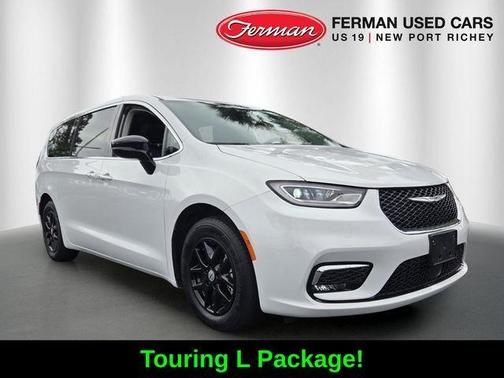 Bright White Clearcoat 2024 Chrysler Pacifica Touring-L