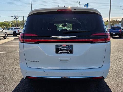 Bright White Clearcoat 2024 Chrysler Pacifica Touring-L