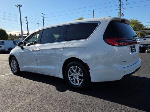 Bright White Clearcoat 2024 Chrysler Pacifica Touring-L