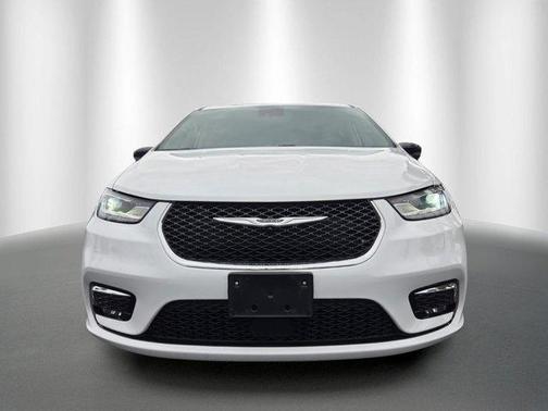 Bright White Clearcoat 2024 Chrysler Pacifica Touring-L