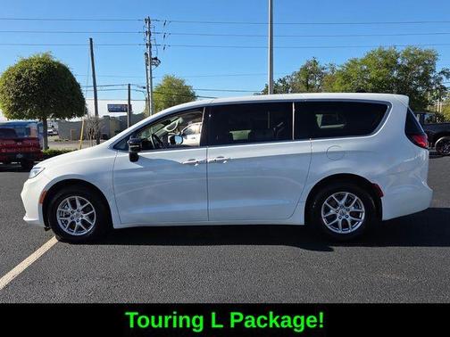 Bright White Clearcoat 2024 Chrysler Pacifica Touring-L