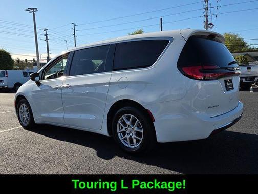 Bright White Clearcoat 2024 Chrysler Pacifica Touring-L