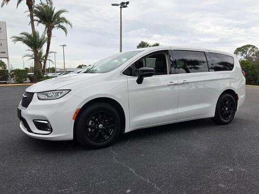 Bright White Clearcoat 2024 Chrysler Pacifica Touring-L