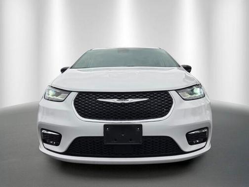 Bright White Clearcoat 2024 Chrysler Pacifica Touring-L