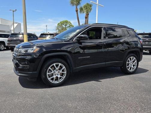 Diamond Black 2023 Jeep Compass Latitude Lux
