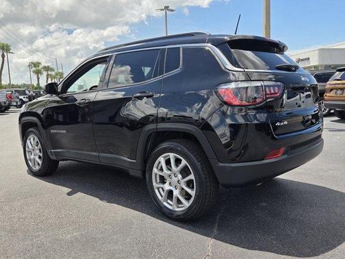 Diamond Black 2023 Jeep Compass Latitude Lux