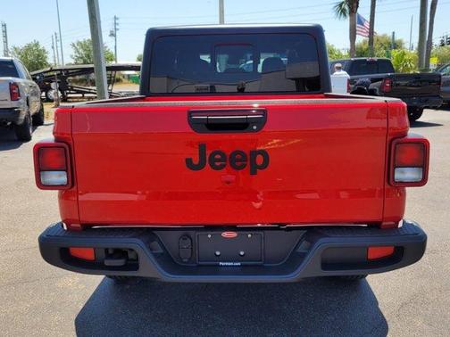 2025 Jeep Gladiator Sport
