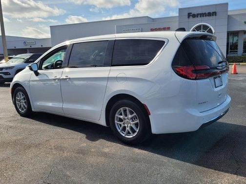 2024 Chrysler Pacifica Touring