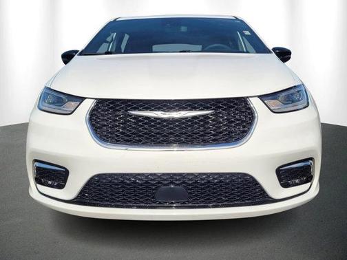 2024 Chrysler Pacifica Touring