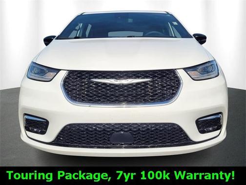 2024 Chrysler Pacifica Touring