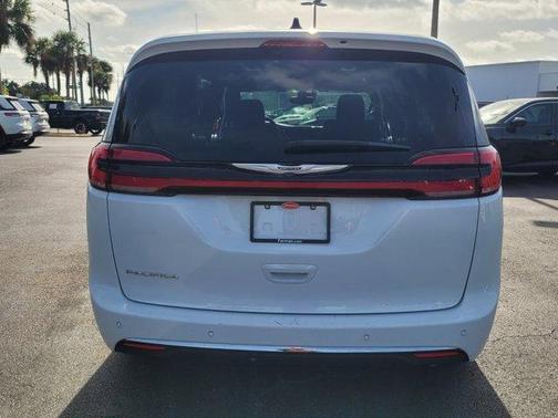 2024 Chrysler Pacifica Touring