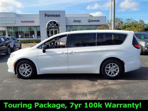 2024 Chrysler Pacifica Touring