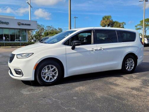 2024 Chrysler Pacifica Touring