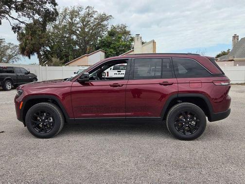 2026 Jeep Grand Cherokee Laredo
