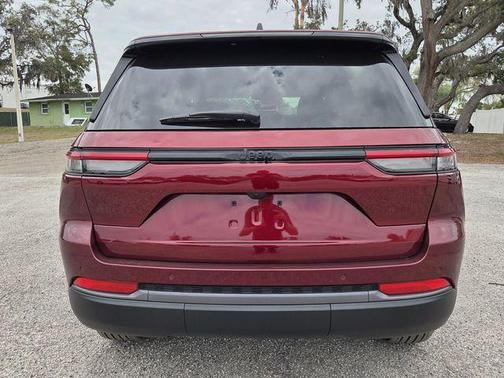 2026 Jeep Grand Cherokee Laredo