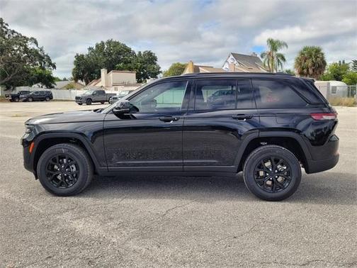 2025 Jeep Grand Cherokee Laredo