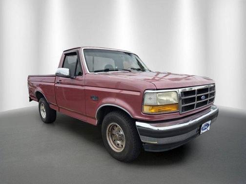 Red 1995 Ford F-150 XLT